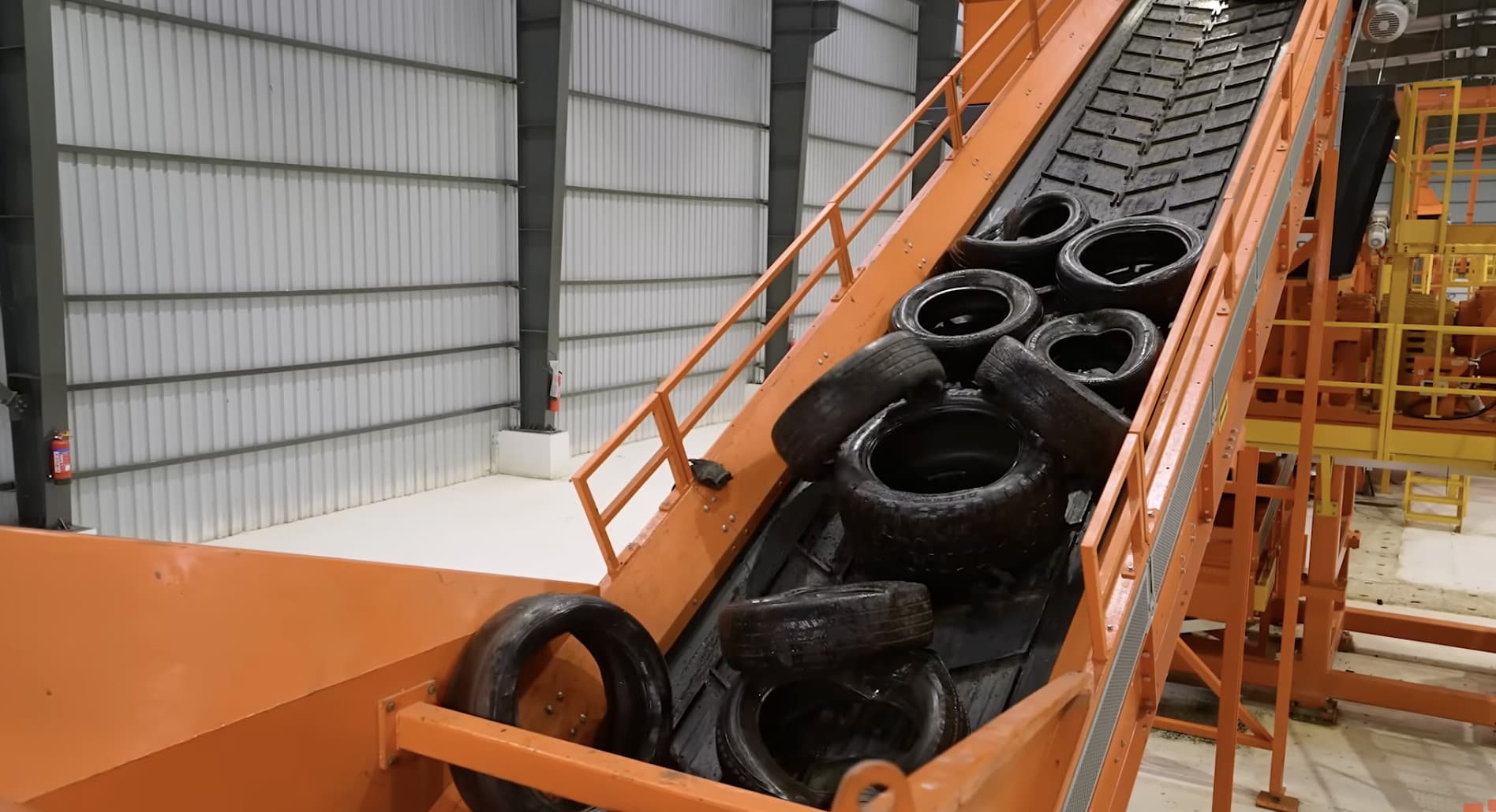 Scrap Tyre Processing Machine
